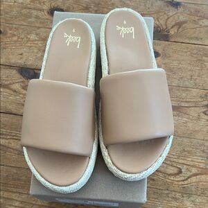 NEW Beek Leather Trumpeter Sandals Beach size 9.